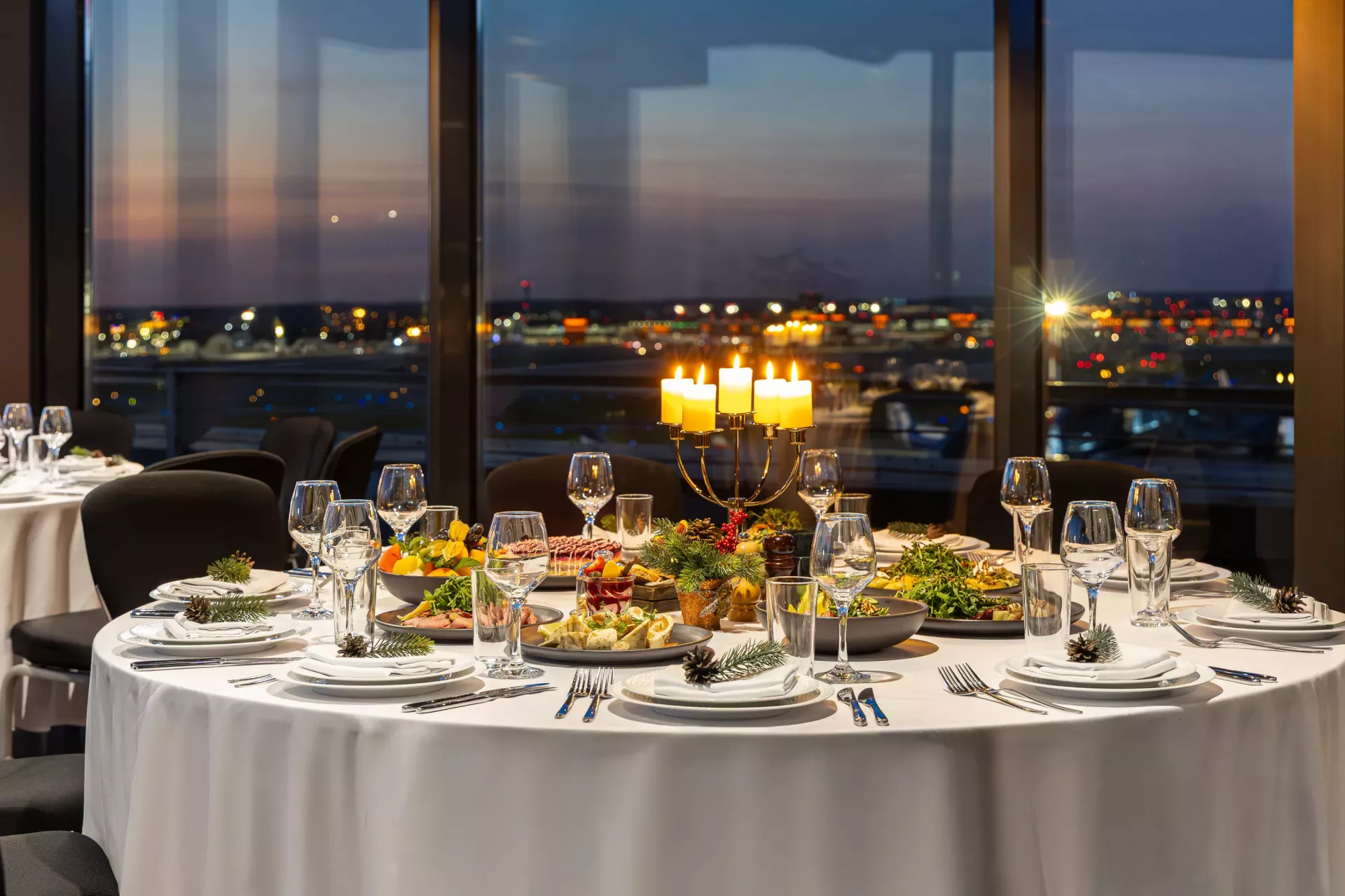 Корпоративный новый год с видом на летное поле